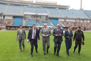 قبل دقائق من انطلاق المباراة.. محافظ القليوبية يحفز أبناء المحافظة قبل النهائي المرتقب باستاد القاهرة الدولي