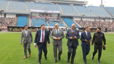 قبل دقائق من انطلاق المباراة.. محافظ القليوبية يحفز أبناء المحافظة قبل النهائي المرتقب باستاد القاهرة الدولي قبل دقائق من انطلاق المباراة.. محافظ القليوبية يحفز أبناء المحافظة قبل النهائي المرتقب باستاد القاهرة الدولي