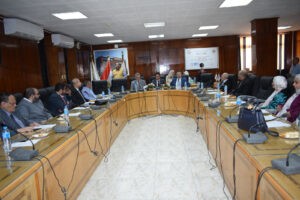 رئيس جامعة بنها يترأس اجتماع مجلس إدارة المستشفيات الجامعية ويؤكد نسعى لتقديم خدمة طبية لائقة 