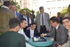 رئيس جامعة بنها يترأس اجتماع مجلس إدارة المستشفيات الجامعية ويؤكد نسعى لتقديم خدمة طبية لائقة 