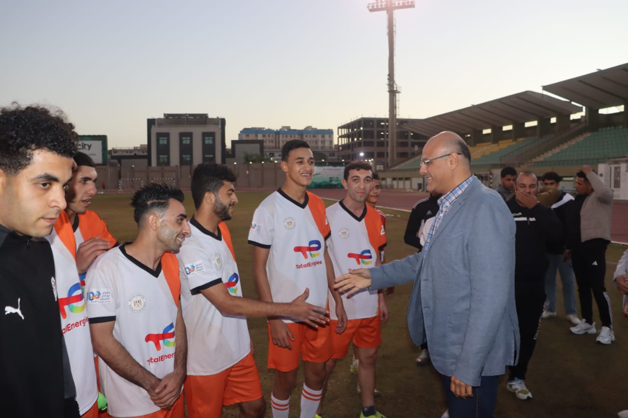 محافظ القليوبية يتفقد تدريبات منتخب مراكز الشباب قبل النهائي المرتقب (صور) محافظ القليوبية يتفقد تدريبات منتخب مراكز الشباب قبل النهائي المرتقب (صور)