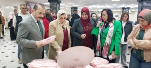 افتتاح معرض الملابس الخيري لطلاب جامعة بنها (صور)