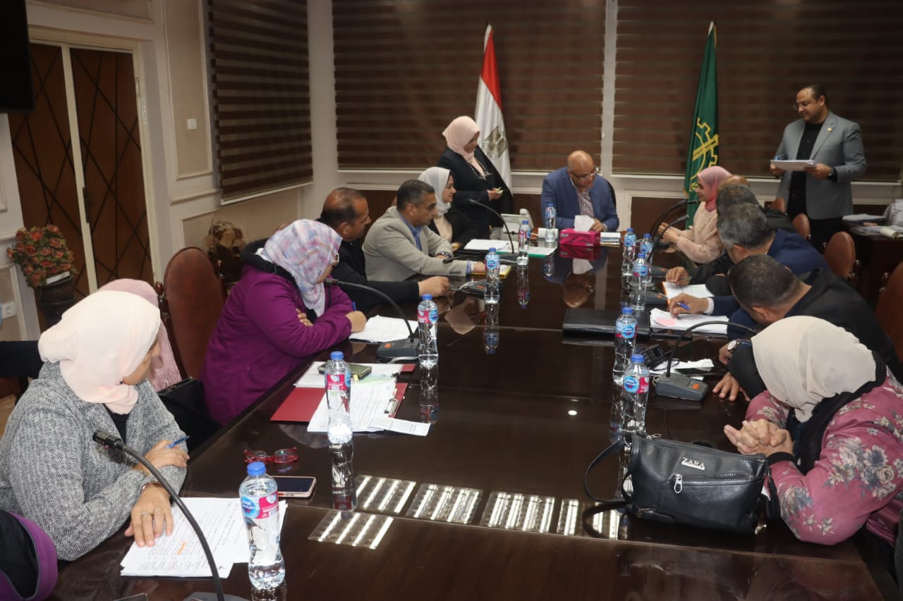 محافظ القليوبية يعقد لقاء المواطنين الأسبوعي ببنها