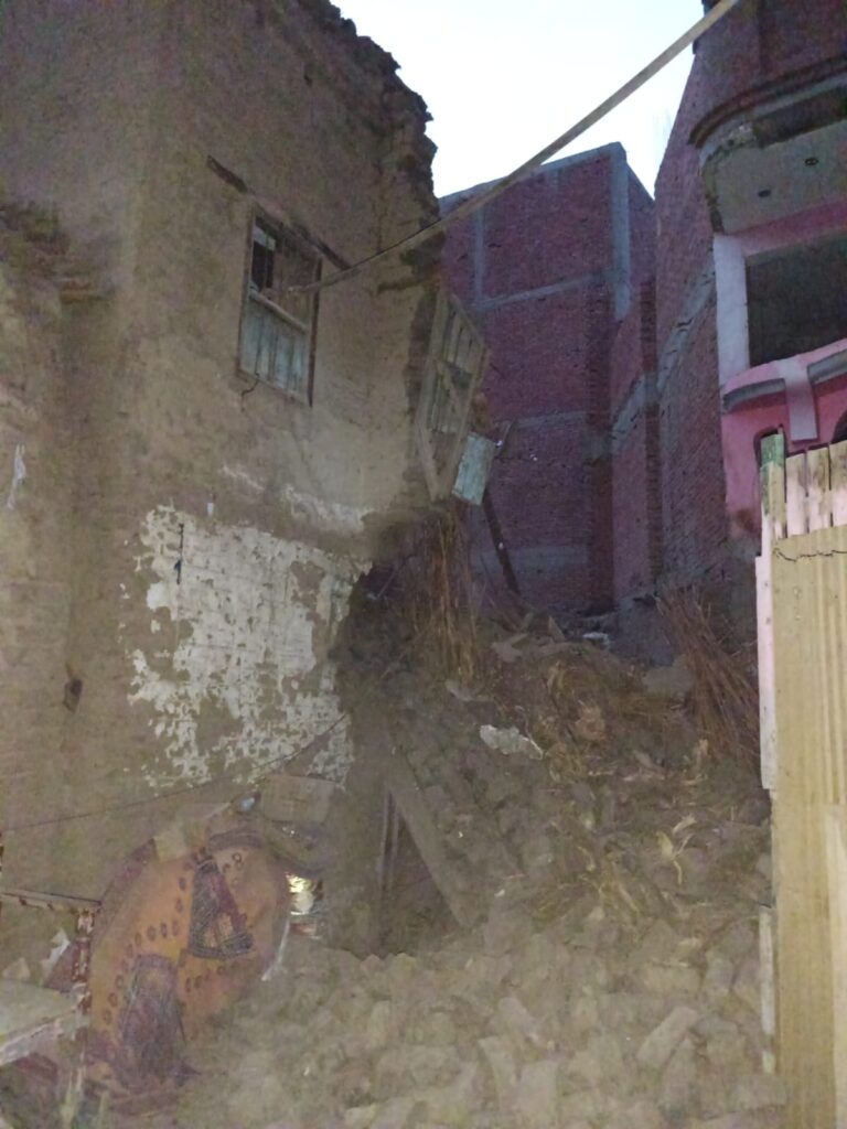 انهيار منزل مكون من طابقين دون خسائر في الأرواح بكفر شكر