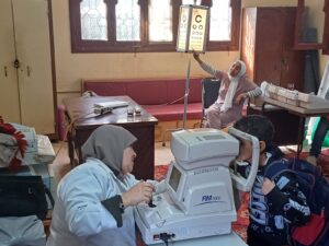 الكشف على 445 حالة في قافلة طبية لجامعة بنها بقرية كفر الشيخ إبراهيم