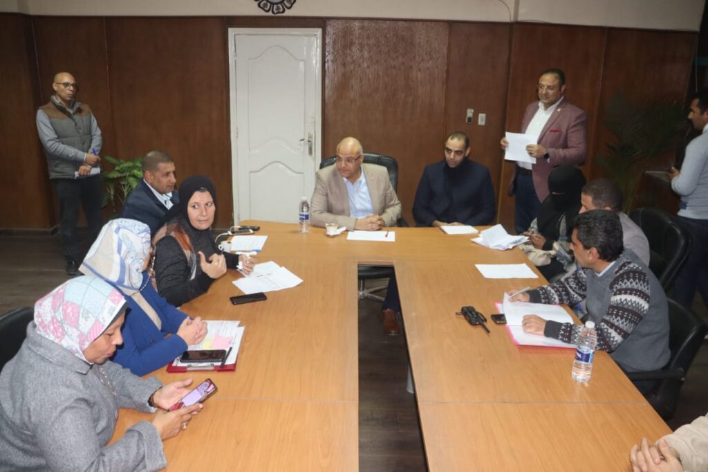 إعفاء سيدة تعاني من ضيق المعيشة من غرامة إزالة مبنى خلال لقاء المواطنين بالقليوبية 