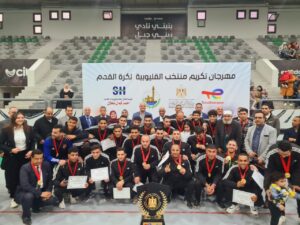 لفته إنسانية .. طفلة تشارك محافظ القليوبية حفل منتخب كرة القدم ردا لإعتبارها بعد إصابتها نتيجة إهمال