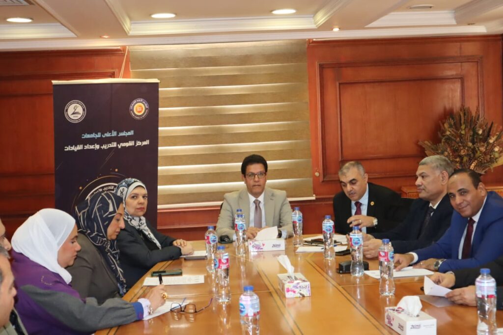 رئيس جامعة بنها يترأس اللجنة العليا لاعتماد المدربين