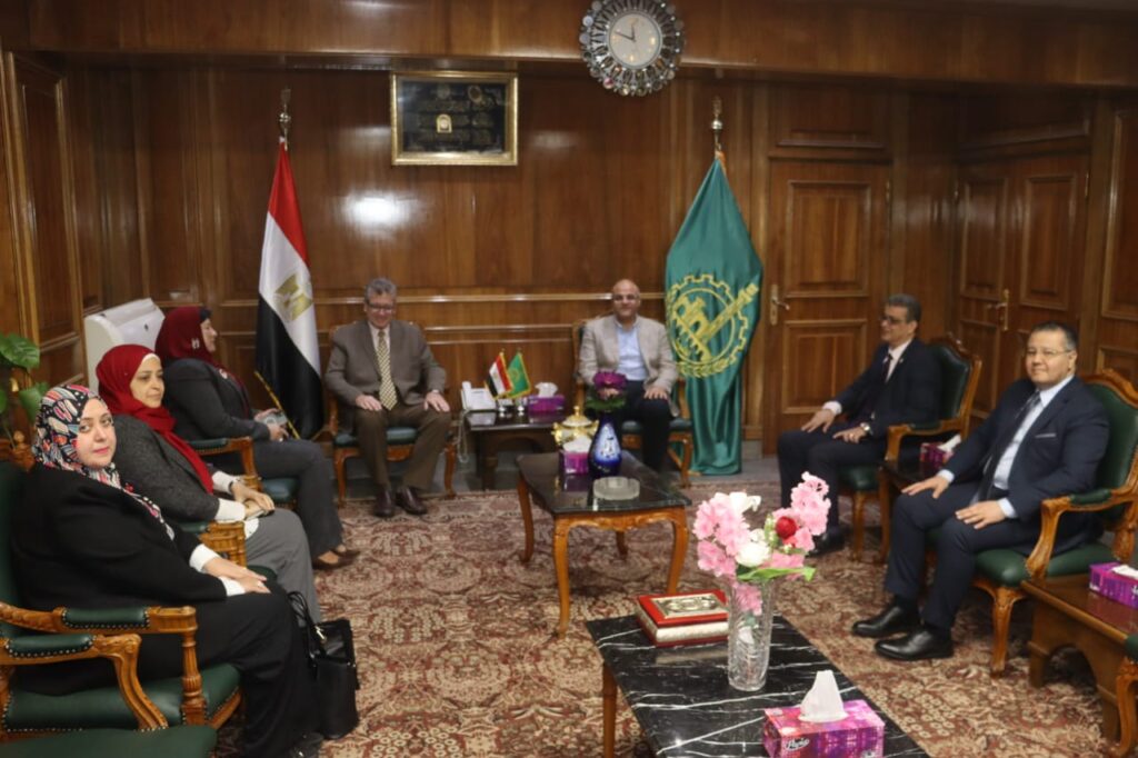 محافظ القليوبية يستقبل وفد مجلس كلية الطب ببنها لبحث سبل التعاون