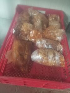 ضبط 21 كجم دواجن منتهية الصلاحية داخل مطاعم شهيرة ببنها (صور)