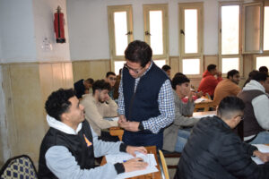 رئيس جامعة بنها يتفقد سير الامتحانات بكليات الجامعة