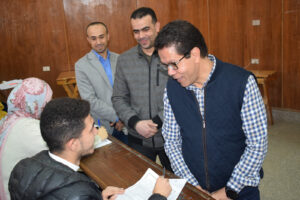 رئيس جامعة بنها يتفقد سير الامتحانات بكليات الجامعة