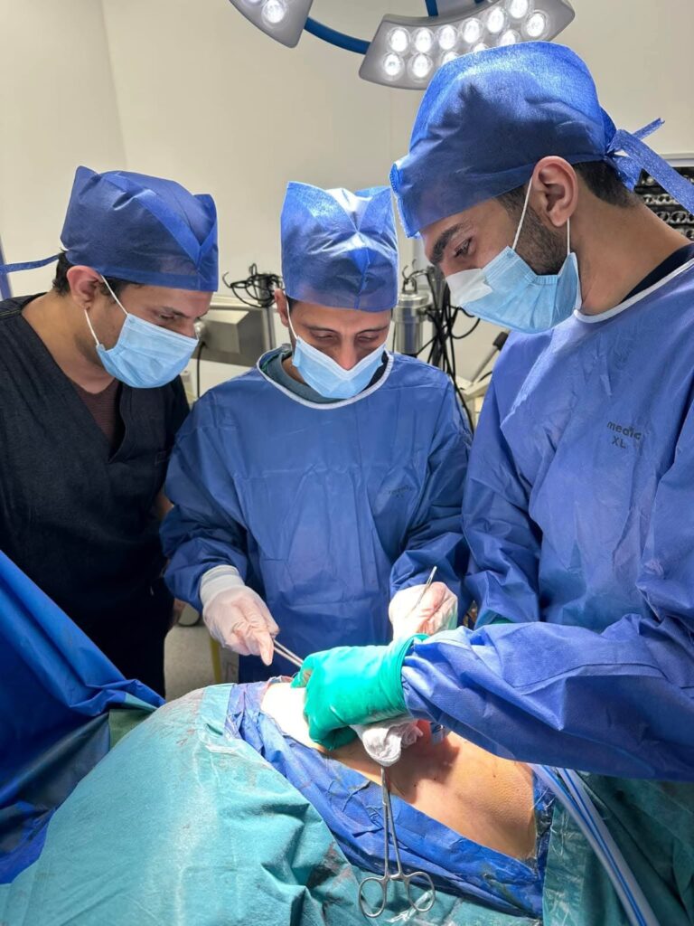 بنها الجامعي ينقذ حياة طالبة ابتلعت دبوس 