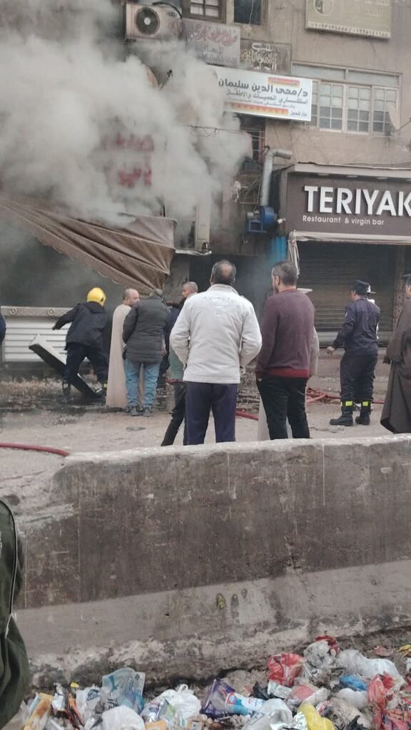 السيطرة على حريق اندلع بمطعم بيتزا بالقليوبية (صور) السيطرة على حريق اندلع بمطعم بيتزا بالقليوبية (صور)