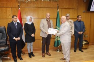 محافظ القليوبية يكرم المتميزين في مشروع صقر 141 (صور)