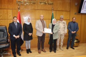 محافظ القليوبية يكرم المتميزين في مشروع صقر 141 (صور)