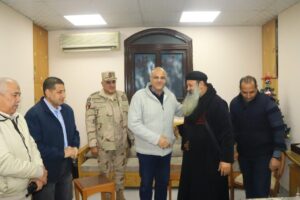 محافظ القليوبية يتفقد الكنائس لتهنئة المسيحيين باحتفالات رأس السنة الميلادية (صور)