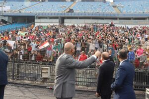 قبل دقائق من انطلاق المباراة.. محافظ القليوبية يحفز أبناء المحافظة قبل النهائي المرتقب باستاد القاهرة الدولي