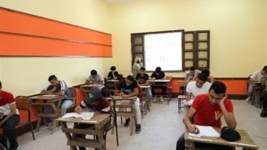 إحباط محاولة ولية أمر تغشيش نجلها خارج أسوار لجنة امتحانات ببنها