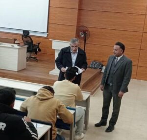 رئيس جامعة بنها الأهلية يتفقد لجان امتحانات الفصل الدراسي الأول (صور)