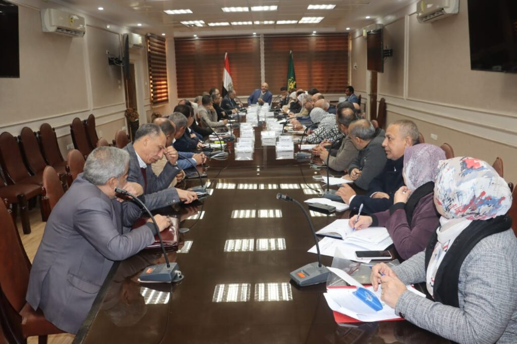 محافظ القليوبية يجتمع بأصحاب المصانع بقرية باسوس بالقناطر الخيرية محافظ القليوبية يجتمع بأصحاب المصانع بقرية باسوس بالقناطر الخيرية