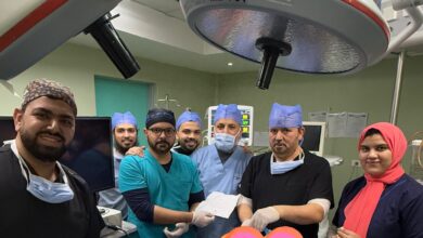 إنقاذ حياة طفل ابتلع لمبة ريموت بمستشفى الأطفال ببنها (صور)