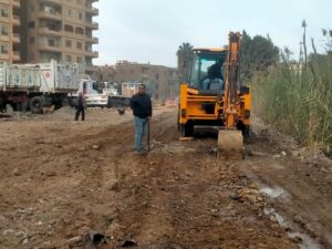 إزالة 300 طن مخلفات وردش مباني وتركيب أعمدة إنارة بمدينة شبين القناطر