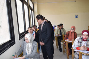 رئيس جامعة بنها يواصل تفقد امتحانات الفصل الدراسي الأول بعدد من كليات الجامعة (صور)
