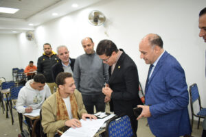 رئيس جامعة بنها يواصل تفقد امتحانات الفصل الدراسي الأول بعدد من كليات الجامعة (صور)