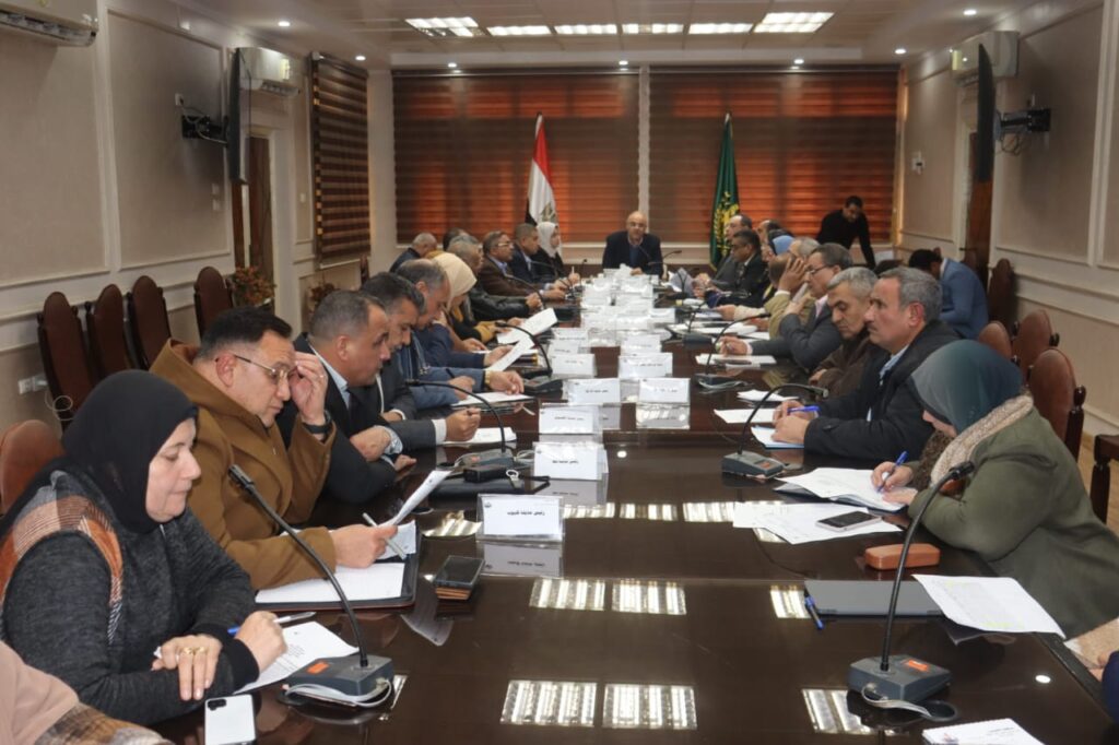 محافظ القليوبية يضع خطة للنهوض بمنظومة النظافة