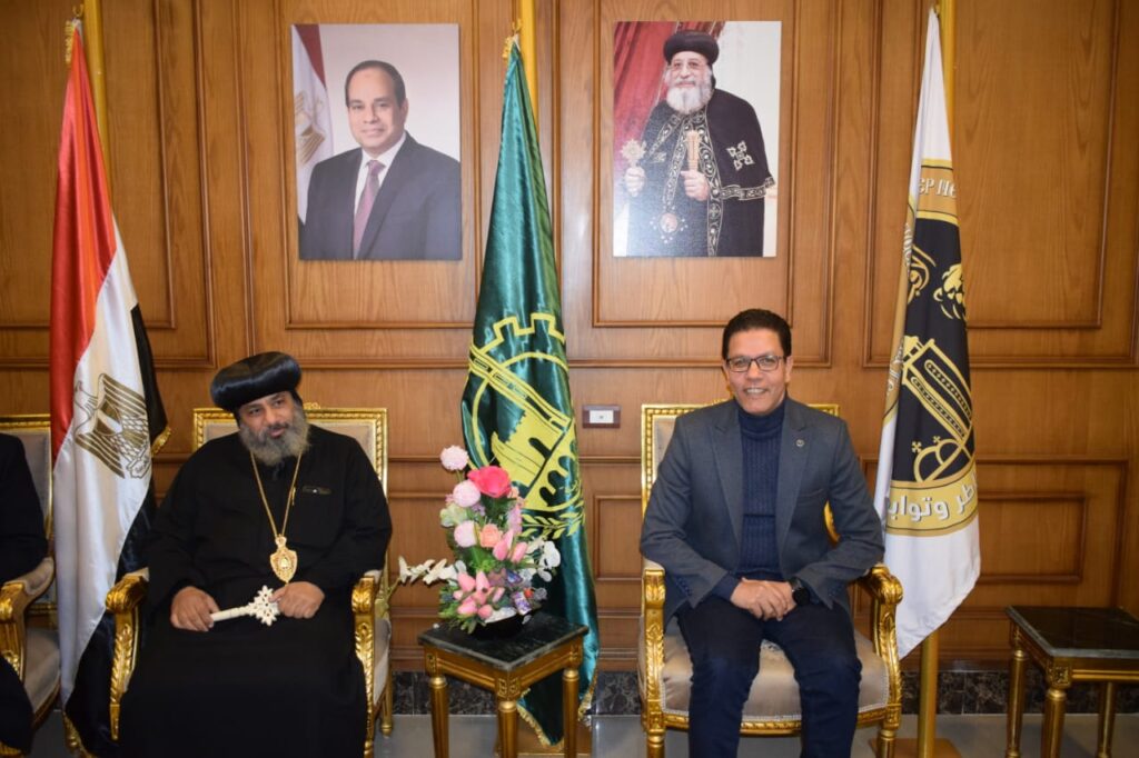 رئيس جامعة بنها يقدم التهنئة لنيافة الأنبا نوفير أسقف إيبارشية شبين القناطر وتوابعها بمناسبة عيد الميلاد المجيد