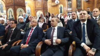 محافظ القليوبية يؤكد على الوحدة الوطنية خلال مشاركته في قداس عيد الميلاد ببنها