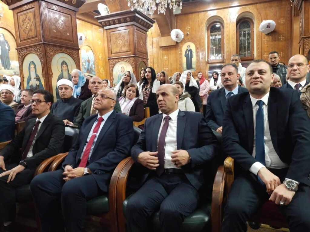محافظ القليوبية يؤكد على الوحدة الوطنية خلال مشاركته في قداس عيد الميلاد ببنها