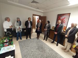 مصطفى عبدالحميد فرج يهنئ الدكتورة ياسمين فؤاد وزيرة البيئة بالعام الجديد...بمنتجات صديقة للبيئة من صنع الطلاب