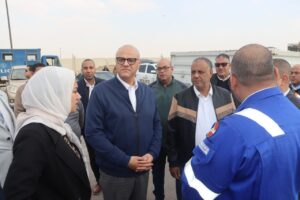 محافظ القليوبية يتفقد أعمال تصفية وتبريد خط أنابيب البترول (صور)