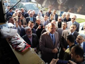محافظ القليوبية يتفقد منافذ متنقلة للسلع والمنتجات الغذائية بمدن وأحياء المحافظة