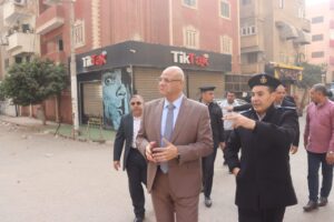 محافظ القليوبية يشهد إزالة 3 أدوار مخالفة في بنها بمنطقة الفيلل