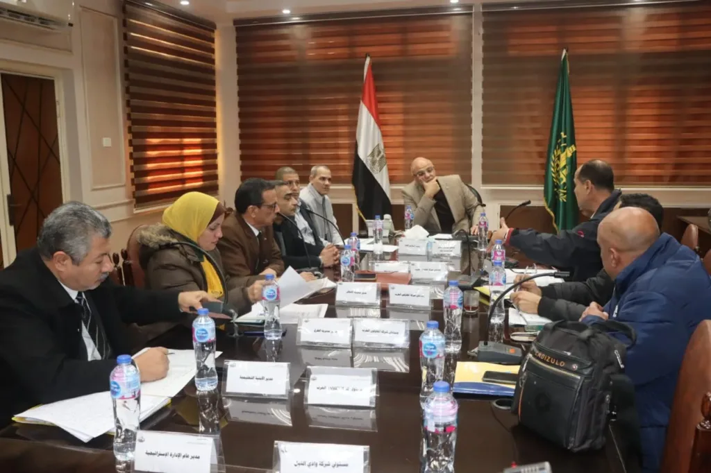 محافظ القليوبيه يعقد اجتماعا لمتابعه الخطة الاستثمارية بالمحافظة