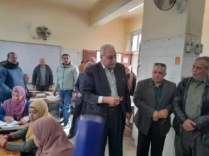 مدير تعليم القليوبية يتابع أعمال تصحيح الشهادة الإعدادية