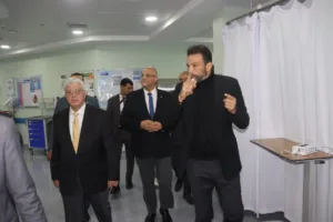 وزير التعليم العالي ومحافظ القليوبية في زيارة تفقدية لمصابي غزة بمستشفى الناس الخيري - صور