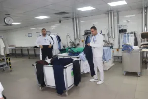 وزير التعليم العالي ومحافظ القليوبية في زيارة تفقدية لمصابي غزة بمستشفى الناس الخيري - صور