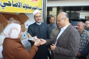 محافظ القليوبية يسلم لحوم صحوك الأضاحي والإطعام لتوزيعها على الأسر الأولى بالرعاية