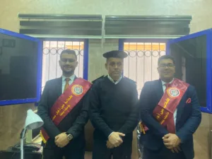 بتوزيع الورود .. طلاب جامعة بنها يشاركون في الاحتفال بعيد الشرطة