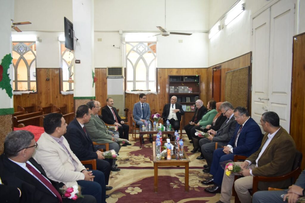 رئيس جامعة بنها يقدم التهنئة لمطران بنها وقويسنا وشبرا الخيمة بمناسبة عيد الميلاد المجيد