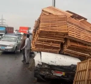 تكدس مروري بالطريق الزراعي بسبب حادث تصادم بالقليوبية - صور