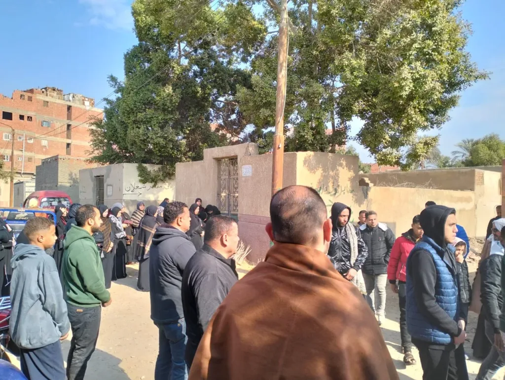 أهالي بنها يشيعون جثمان الشاب محمود ضحية لقمة العيش بالسعودية - صور أهالي بنها يشيعون جثمان الشاب محمود ضحية لقمة العيش بالسعودية - صور
