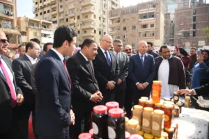 محافظو الجيزة والقاهرة ومطروح والقليوبية يفتتحون معرض منتجات تراثية