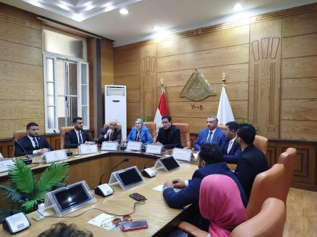 "الجيزاوي" يلتقي بمجلس اتحاد طلاب جامعة بنها - صور