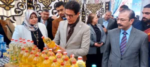 بأسعار مخفضة: "الجيزاوي" يفتتح  معرض "أهلا رمضان" بجامعة بنها - صور
