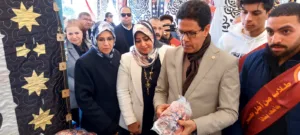 بأسعار مخفضة: "الجيزاوي" يفتتح  معرض "أهلا رمضان" بجامعة بنها - صور
